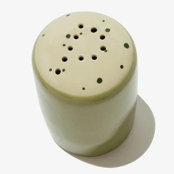 Darling Spring Green and Cream Salt and Pepper Shakers NIB - Picture 4 of 6